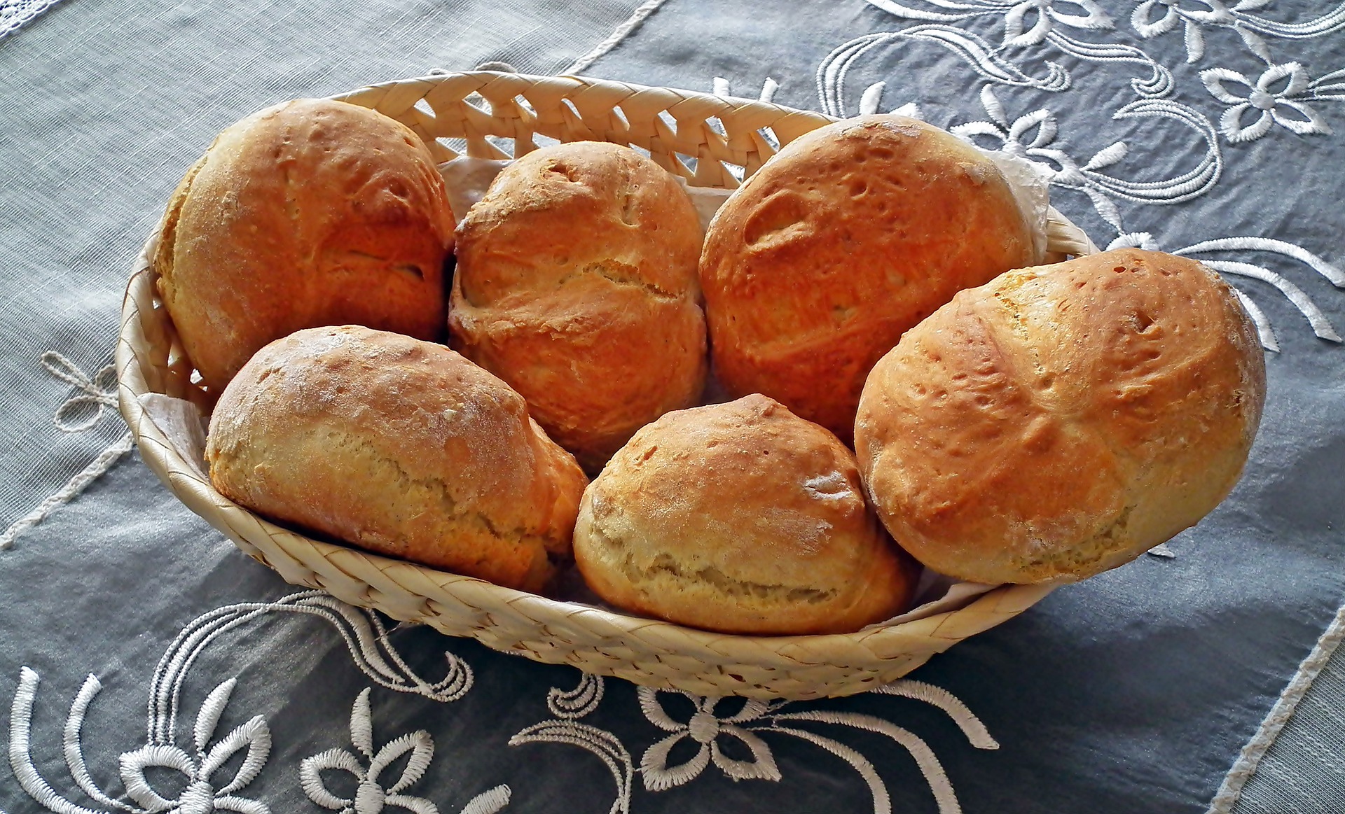 Rezept für knusprige Über-Nacht-Brötchen - favorite home